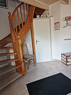 Treppe zum Obergeschoss im Eingangsbereich