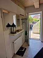 Blick nach Außen bei geöffenter Tür