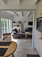 Essplatz in der Küche mit Fenster