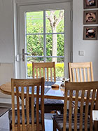 Moderne Küchenzeile mit Stauraum