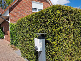 Parkfläche mit Wallbox am Ferienhaus