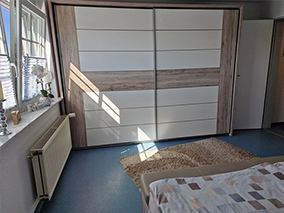 Schlafzimmer mit entspannter Atmosphäre