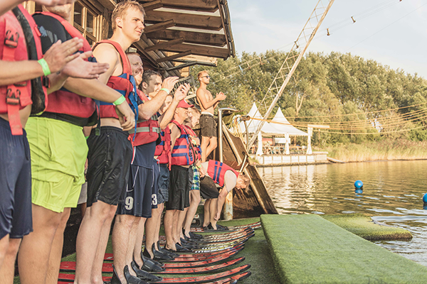 Gruppe bei den Skiterrassen in Hooksiel